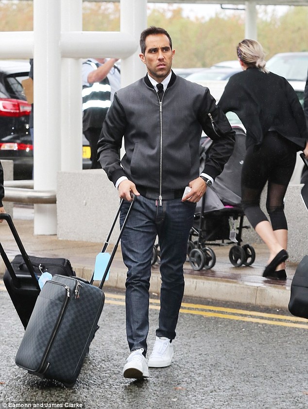 Pep cùng học trò diện đồng phục sành điệu ảnh 8 Pep cung hoc tro dien dong phuc sanh dieu anh 8