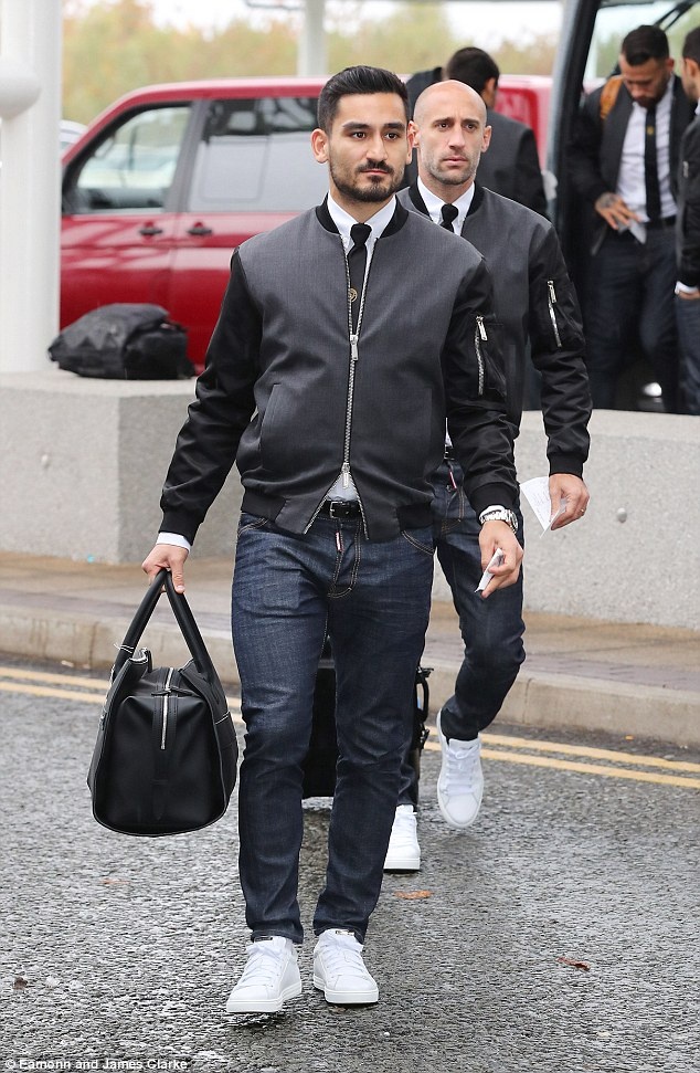 Pep cùng học trò diện đồng phục sành điệu ảnh 9 Pep cung hoc tro dien dong phuc sanh dieu anh 9