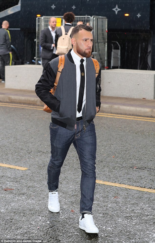 Pep cùng học trò diện đồng phục sành điệu ảnh 6 Pep cung hoc tro dien dong phuc sanh dieu anh 6