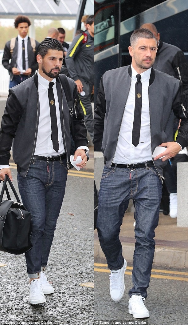 Pep cùng học trò diện đồng phục sành điệu ảnh 7 Pep cung hoc tro dien dong phuc sanh dieu anh 7