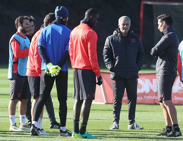 Rooney vat cuu huan luyen vien Binh Duong anh 1