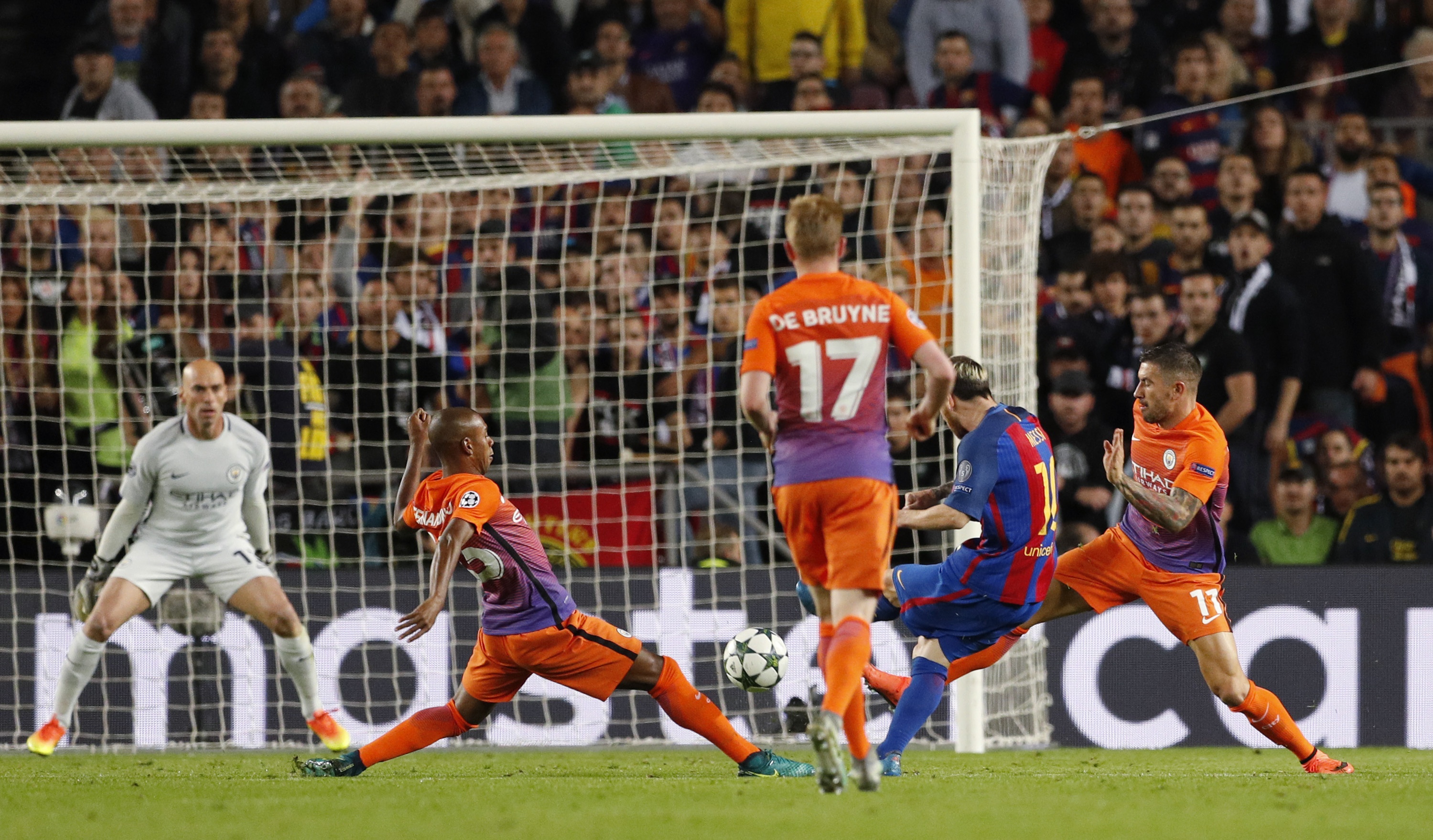 Messi lap hat-trick giup Barca de bep Man City 4-0 anh 6