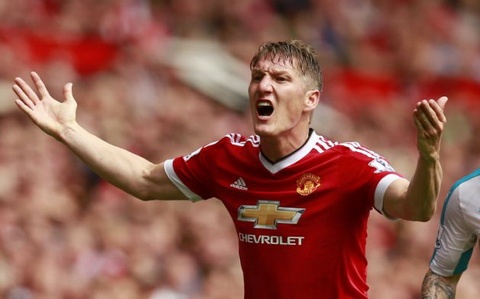 Mourinho khong cho Schweinsteiger chup anh cung cau thu MU hinh anh