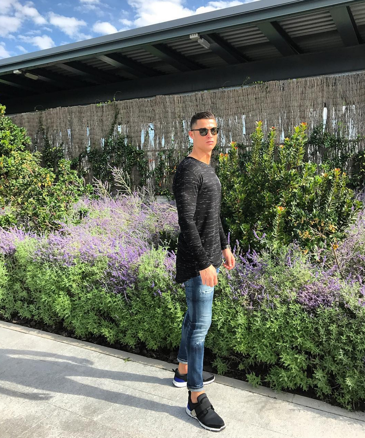 ronaldo dang anh ban khoa than anh 2