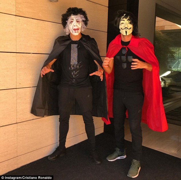 ronaldo hoa trang halloween anh 1