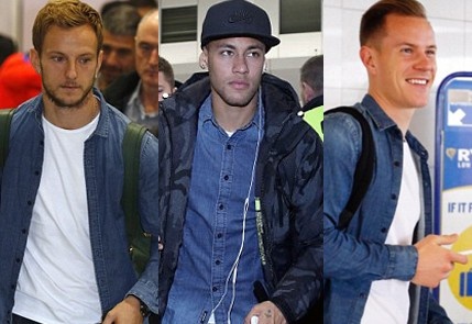 Messi cung dan sao Barca sanh dieu do bo san bay Manchester hinh anh