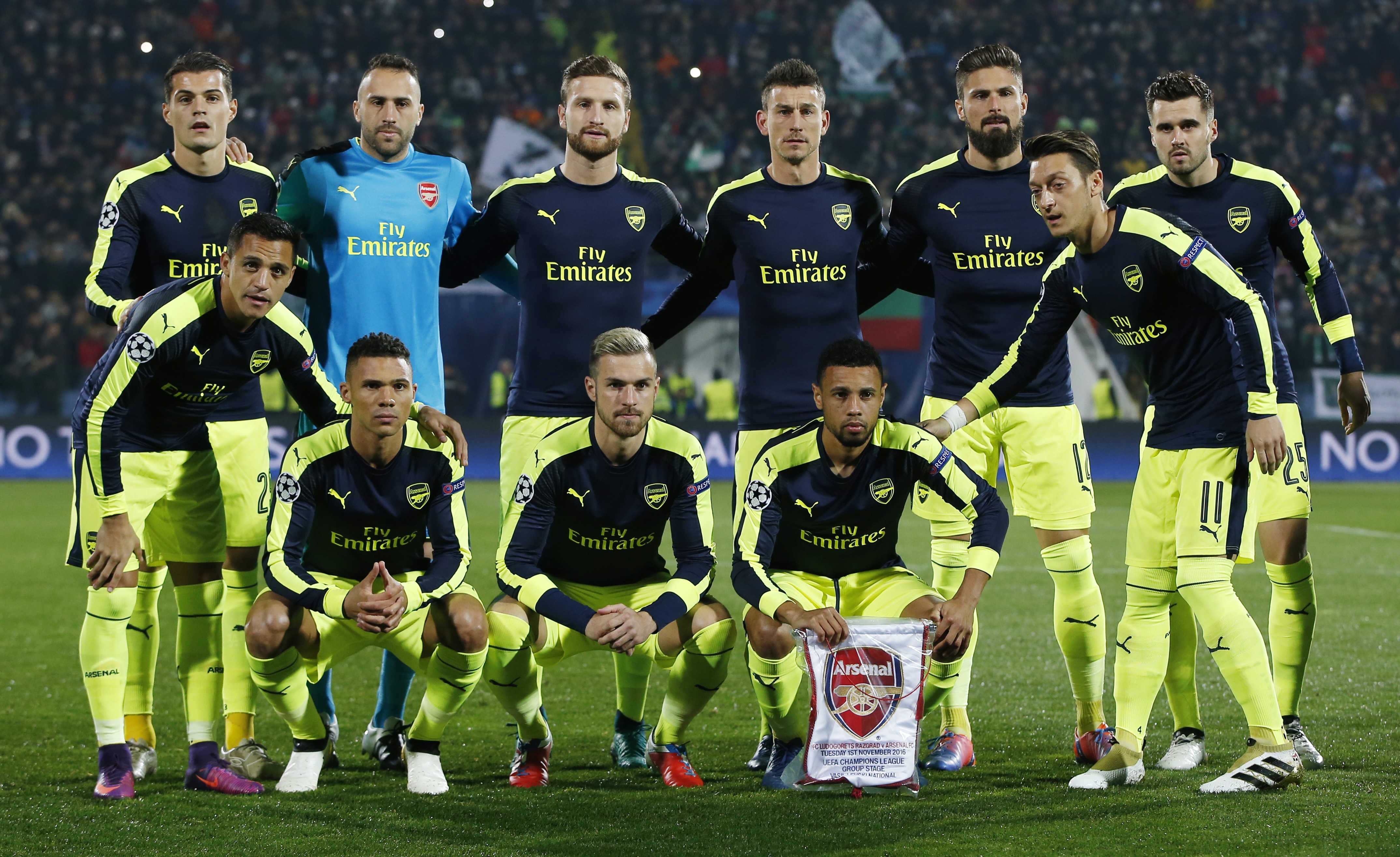 arsenal loi nguoc dong ludogorets anh 1