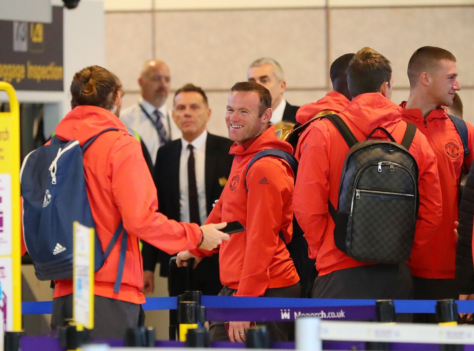 Mkhitaryan tro lai doi hinh MU anh 10