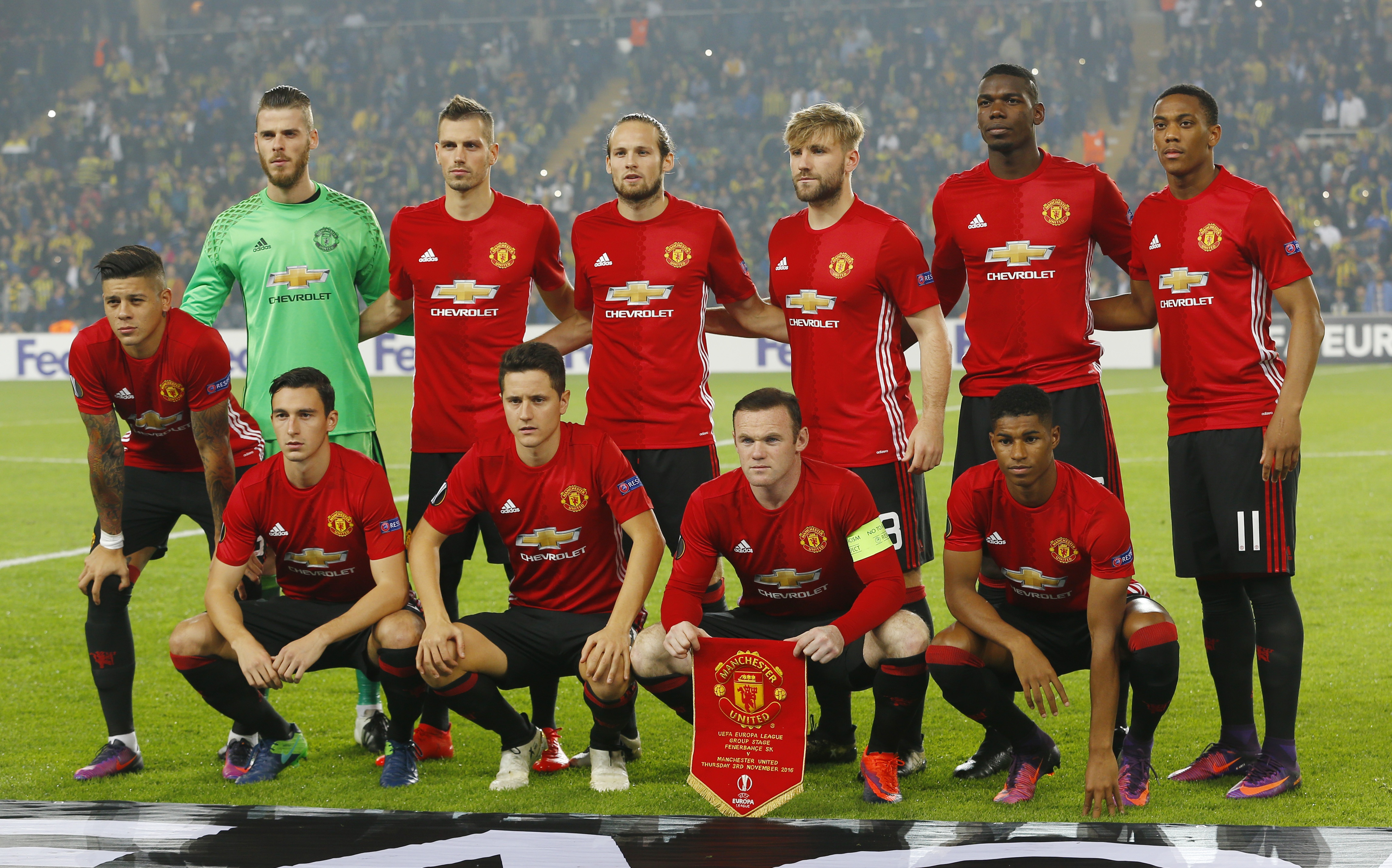 Ibra bop co doi thu anh 2