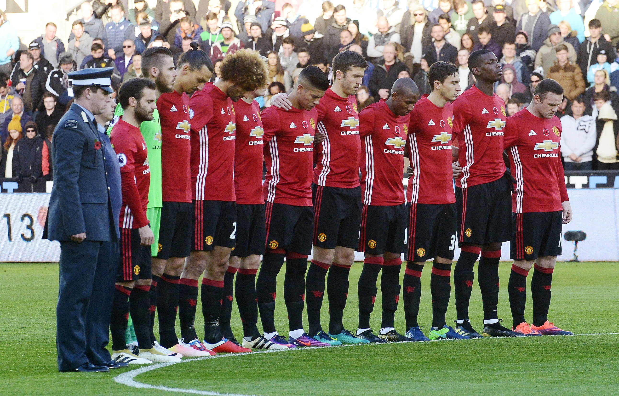 Ibrahimovic ăn mừng bàn thắng 25000 ảnh 2 Ibrahimovic an mung ban thang 25000 anh 2