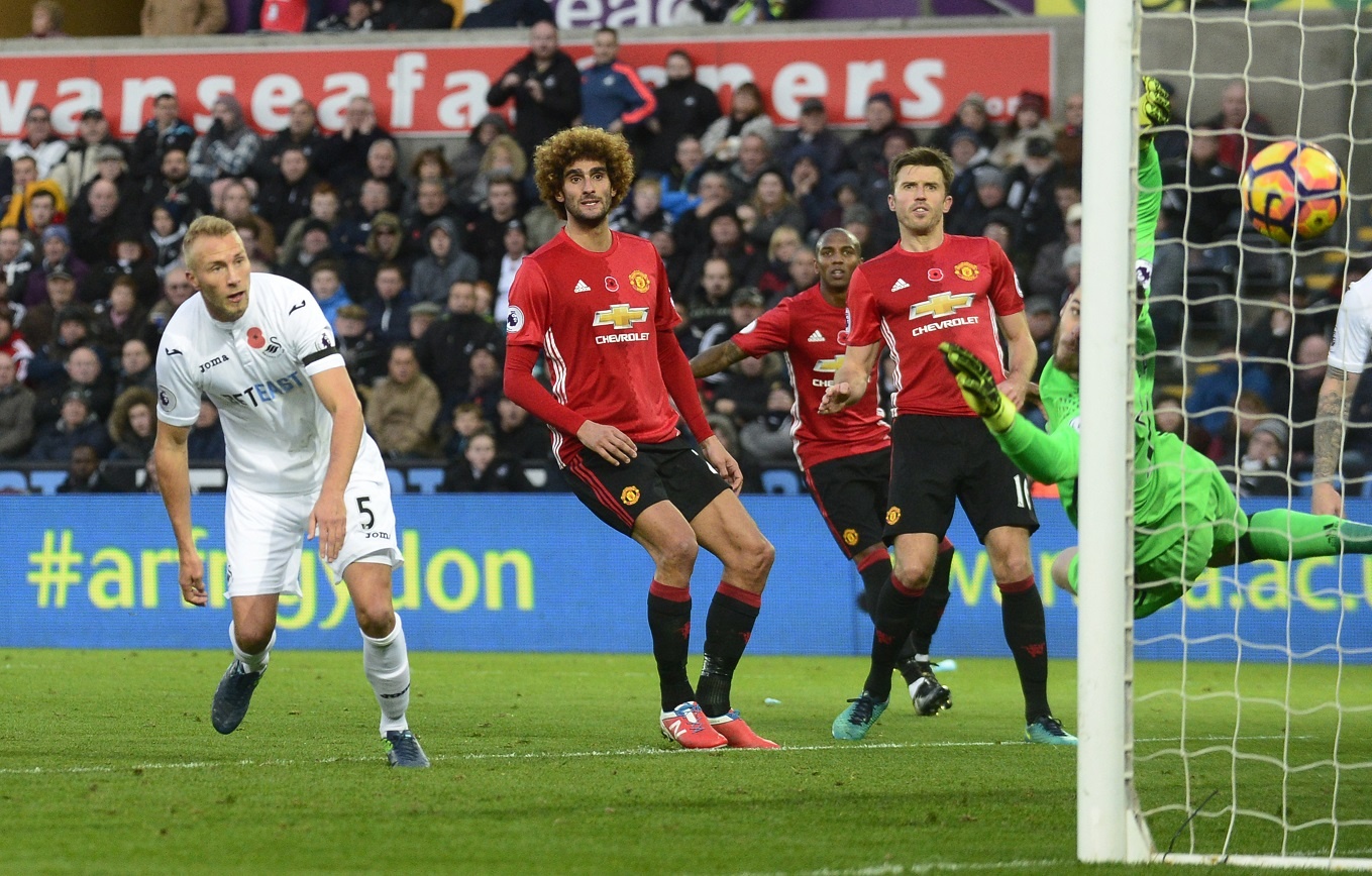 Ibrahimovic an mung ban thang 25000 anh 9