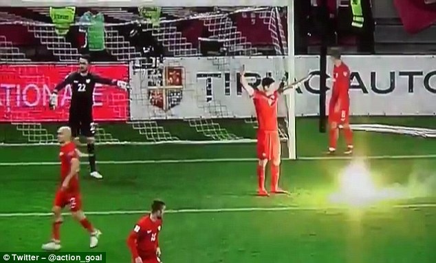 lewandowski choáng váng vì pháo sáng ảnh 3 lewandowski choang vang vi phao sang anh 3