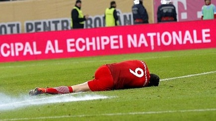 Lewandowski dau don nam san vi phao sang phat no hinh anh