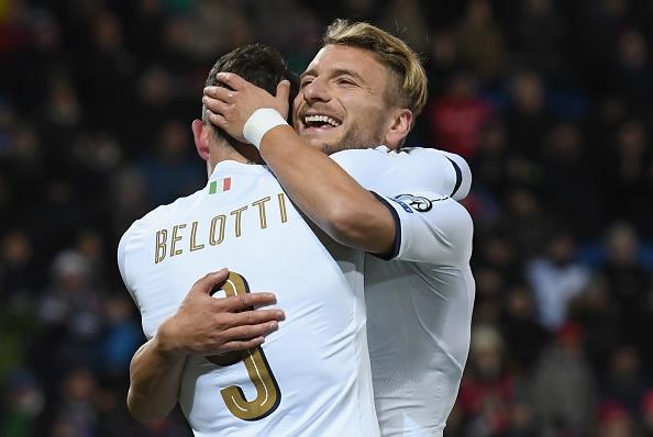 Tay Ban Nha, Italy chia nhau vi tri dau bang sau tran thang hinh anh