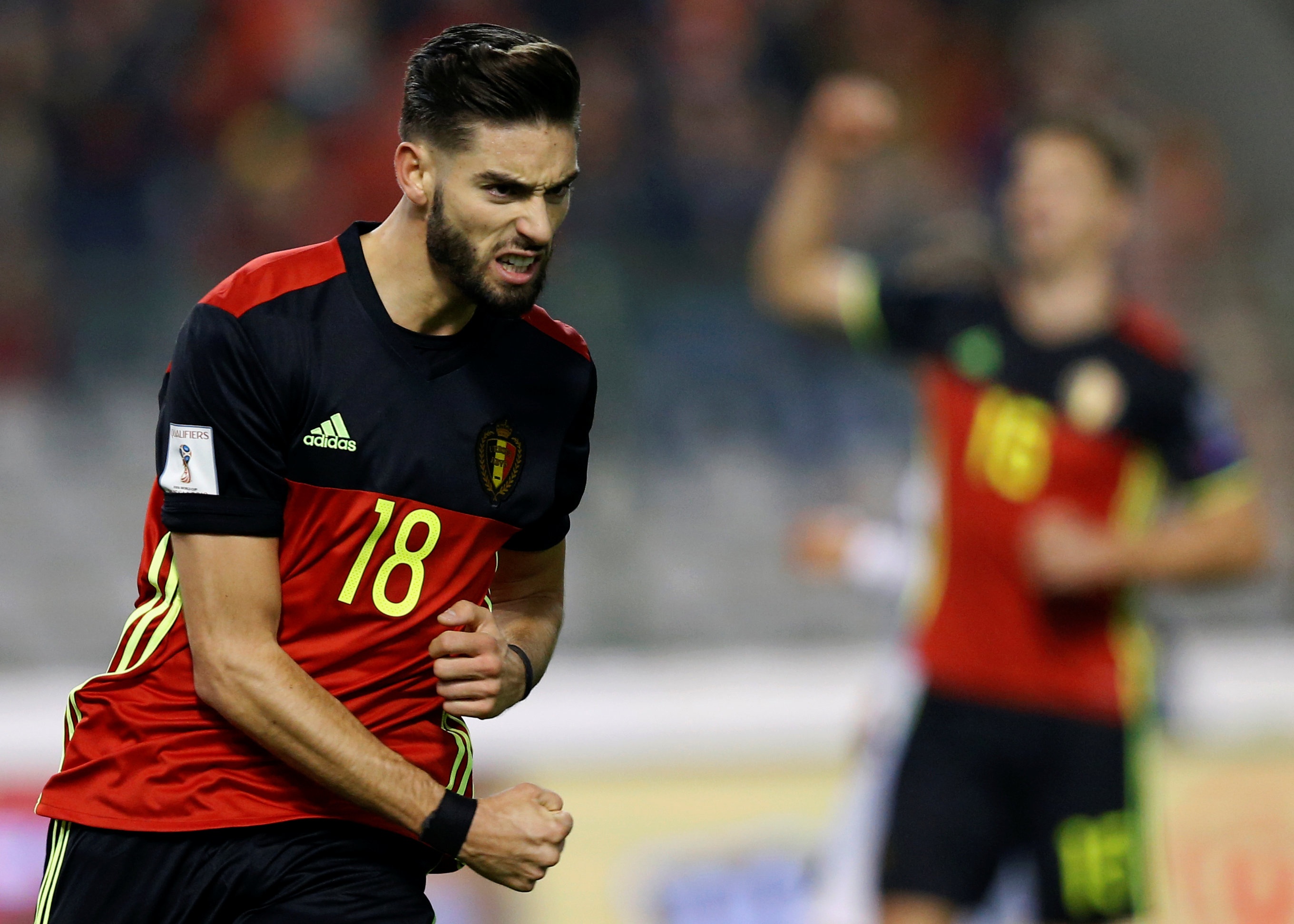 Hazard ghi ban,  Bi thang 8-1 anh 5