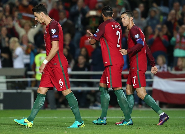 ronaldo ghi ban giup bo dao nha danh bai latvia anh 7