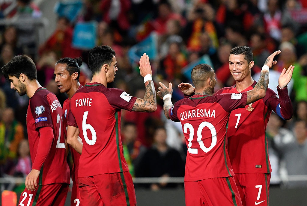 ronaldo ghi ban giup bo dao nha danh bai latvia anh 8