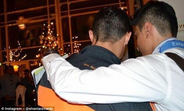 Bản sao Ronaldo mơ khoác áo Real Madrid ảnh 10 Ban sao Ronaldo mo khoac ao Real Madrid anh 10