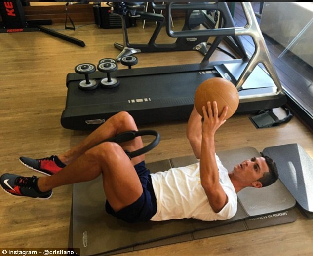 Bản sao Ronaldo mơ khoác áo Real Madrid ảnh 6 Ban sao Ronaldo mo khoac ao Real Madrid anh 6