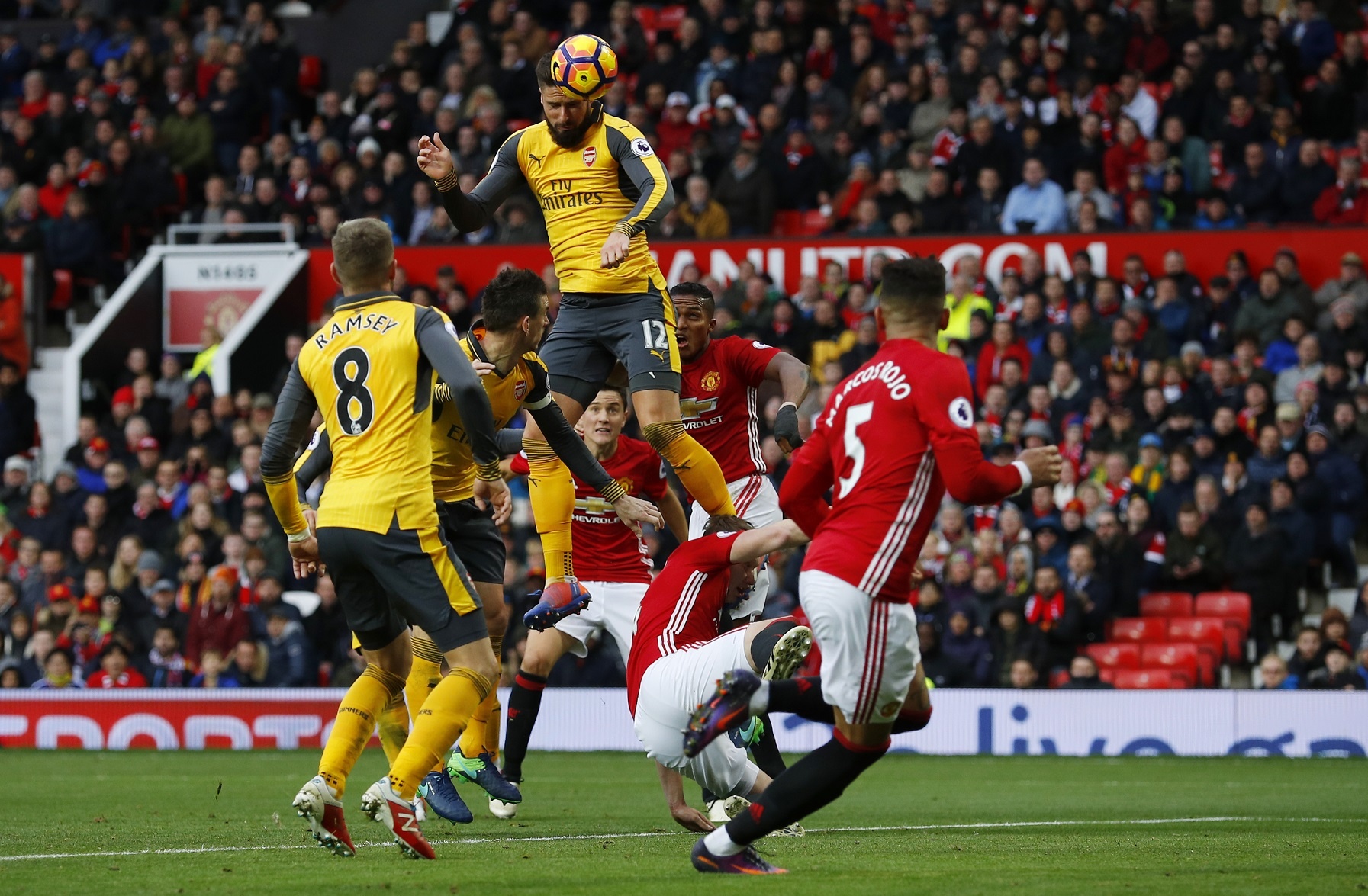 mourinho tranh mat wenger anh 8