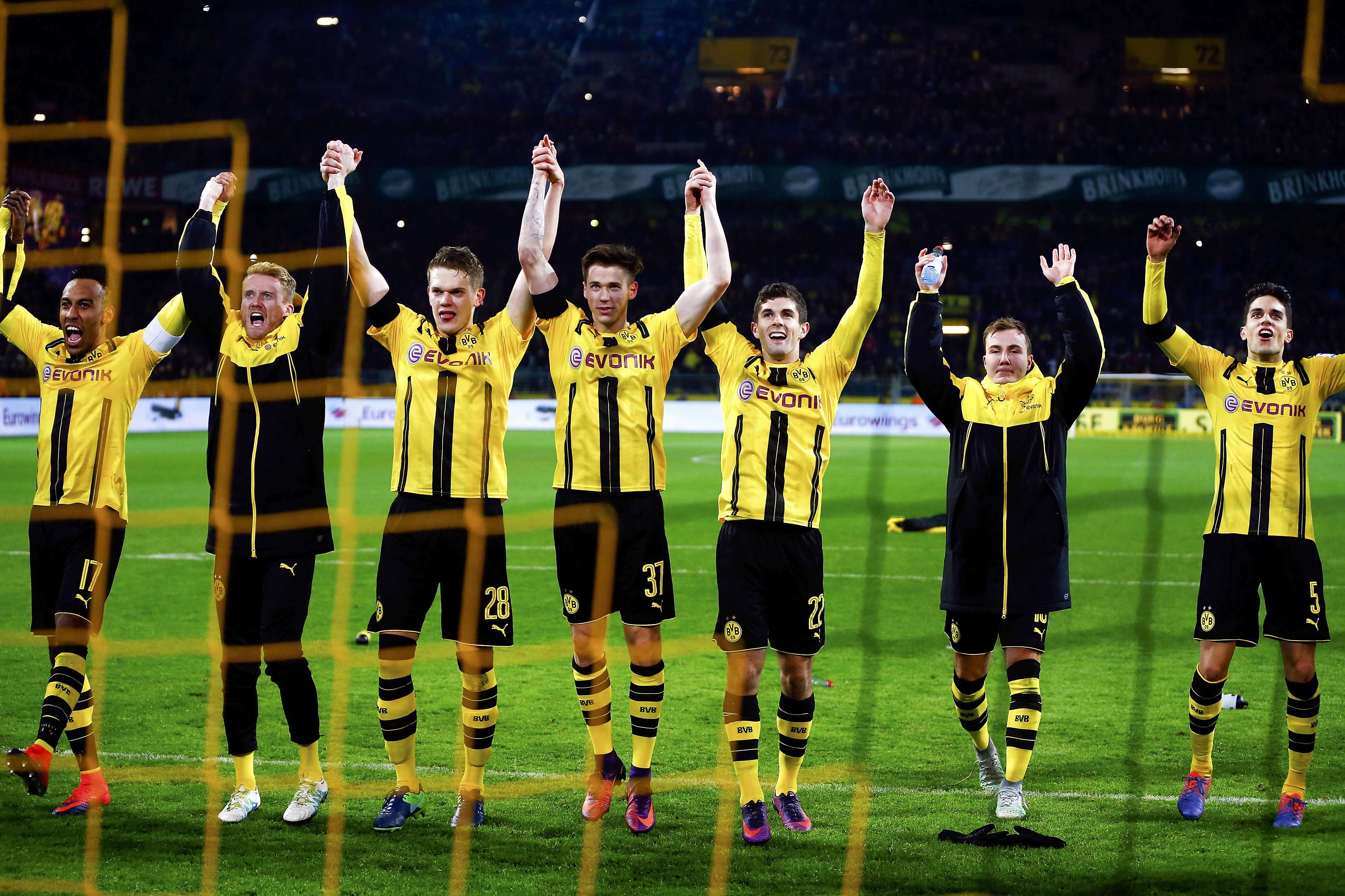 aubameyang ghi ban giup dortmund danh bai bayern anh 9