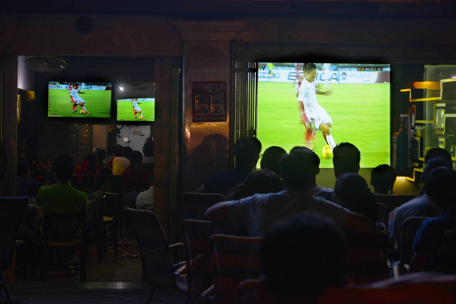 Nguoi ham mo Ha Noi an mung ban thang Cong Vinh anh 11