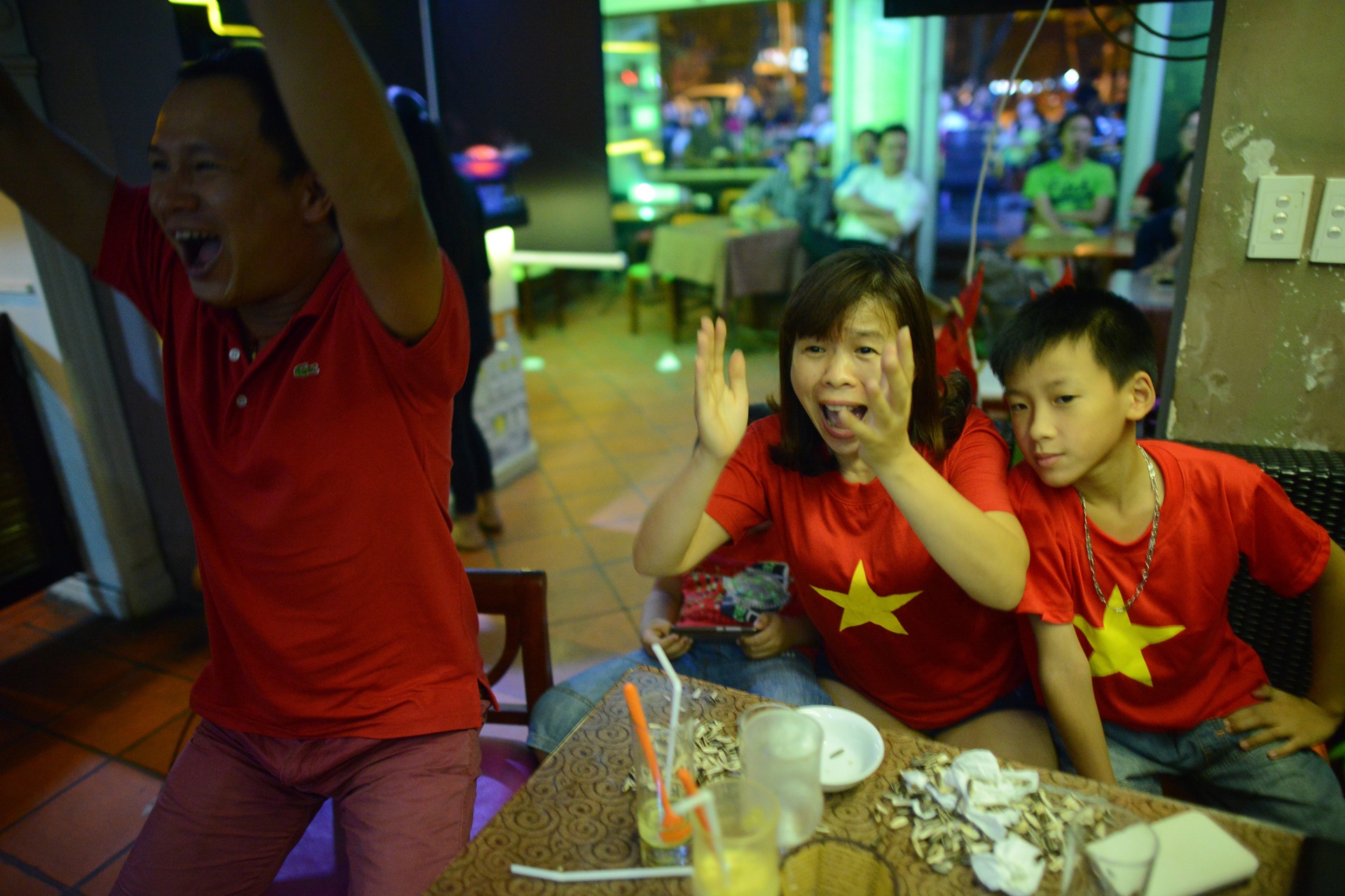 Nguoi ham mo Ha Noi an mung ban thang Cong Vinh anh 14