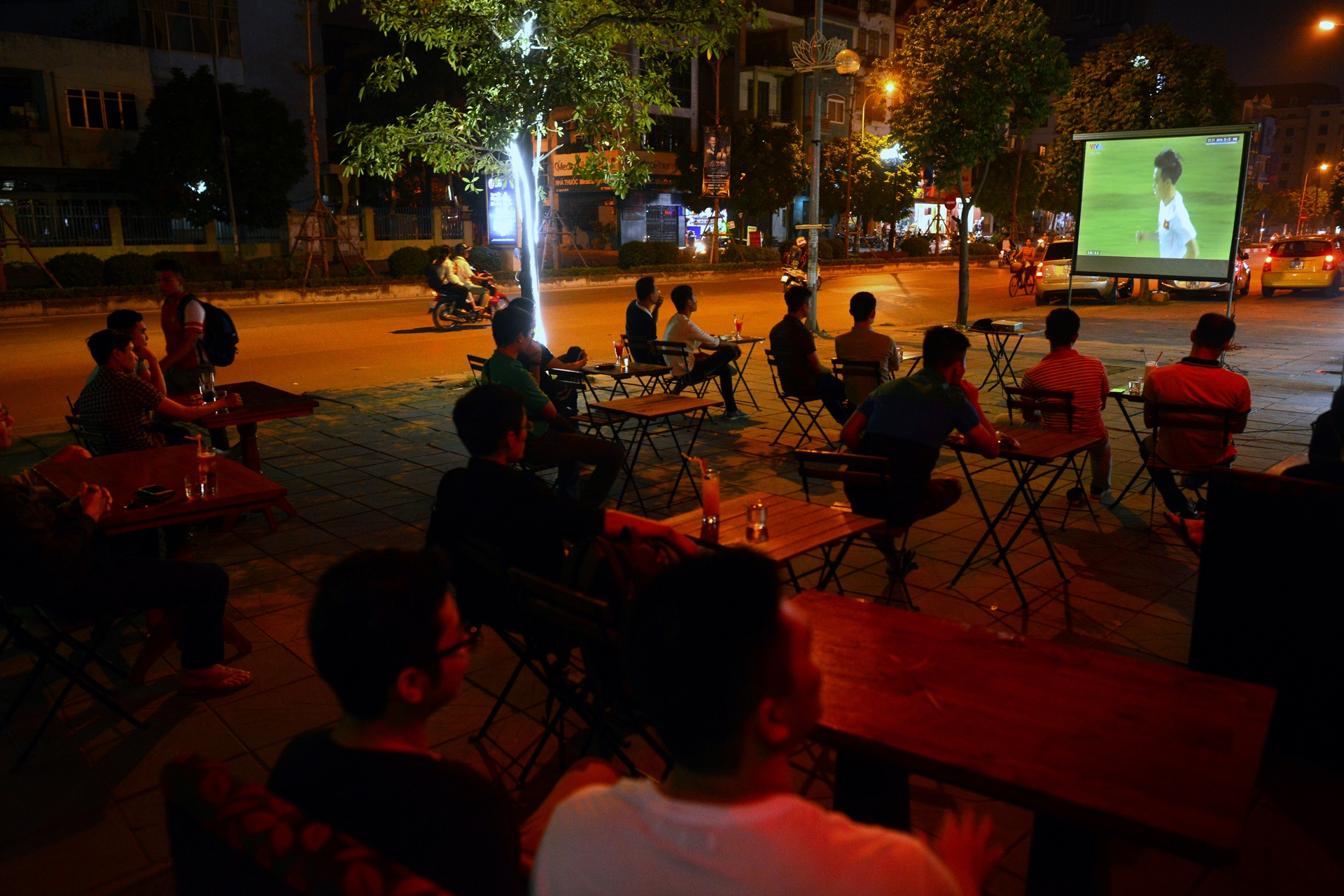 Nguoi ham mo Ha Noi an mung ban thang Cong Vinh anh 3