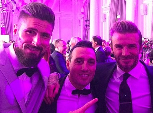 Beckham lam fan MU nong mat vi chup anh voi Giroud hinh anh