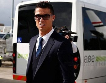 Ronaldo san sang loai doi bong cu khoi Champions League hinh anh