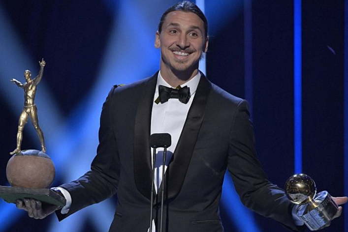 Ibra gianh qua bong vang, duoc dung tuong o que nha hinh anh