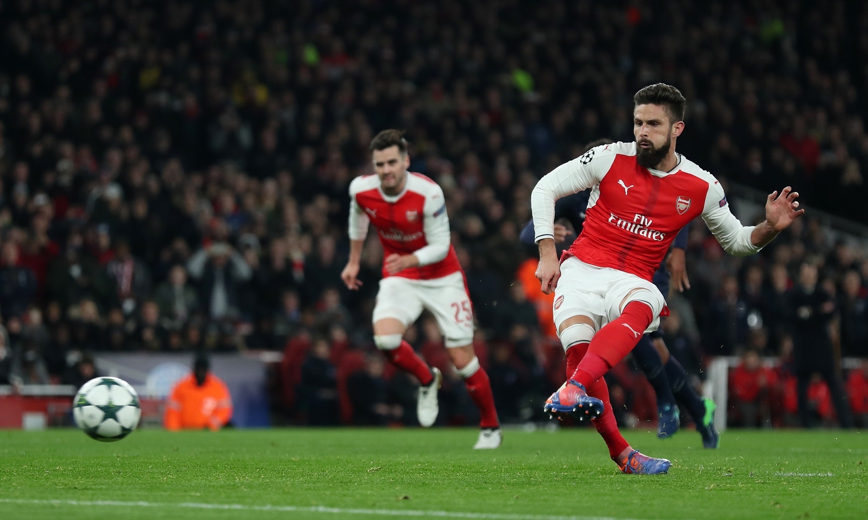 Arsenal hòa PSG 2-2 nhờ ăn vạ ảnh 7 Arsenal hoa PSG 2-2 nho an va anh 7