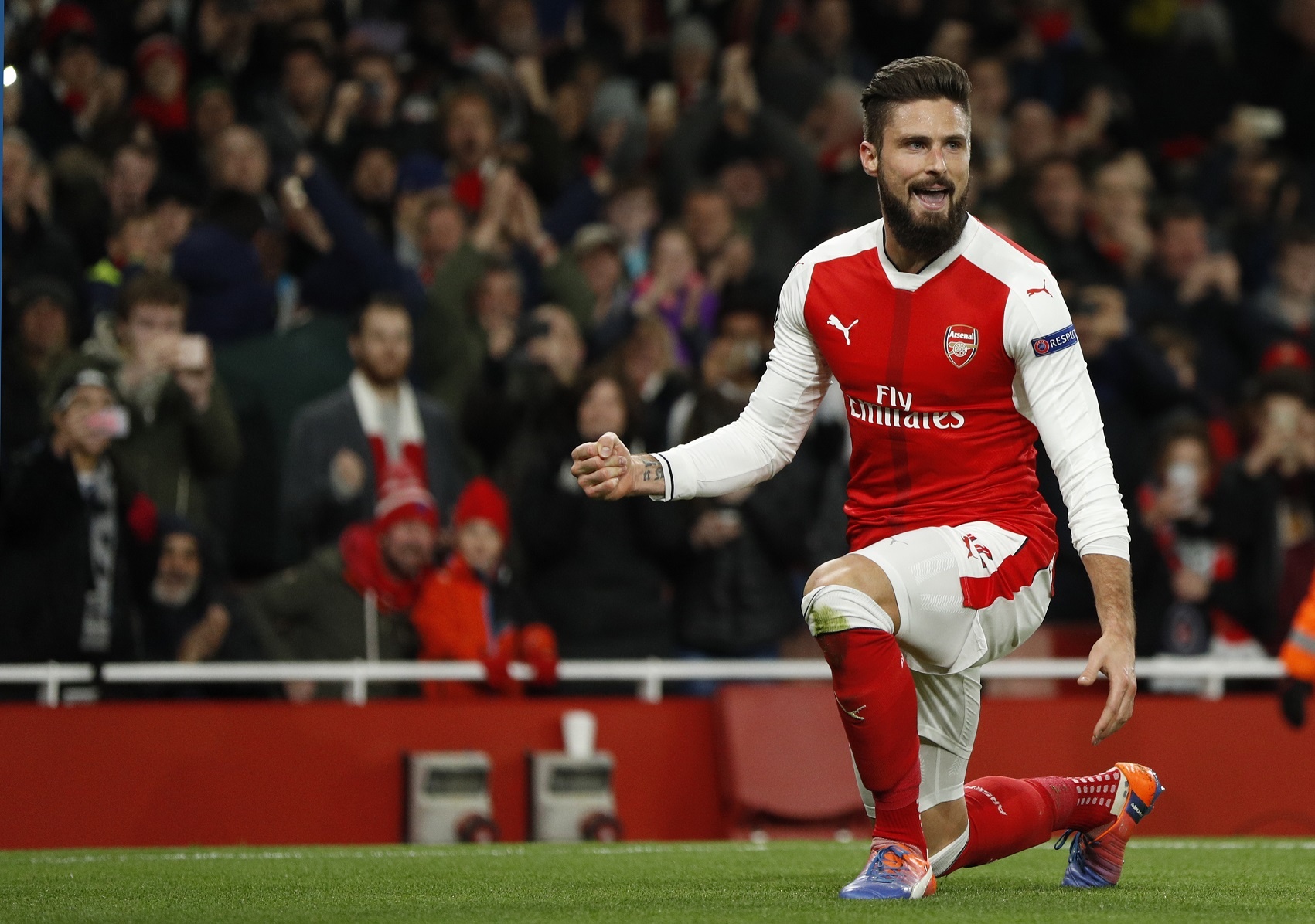 Arsenal hòa PSG 2-2 nhờ ăn vạ ảnh 8 Arsenal hoa PSG 2-2 nho an va anh 8