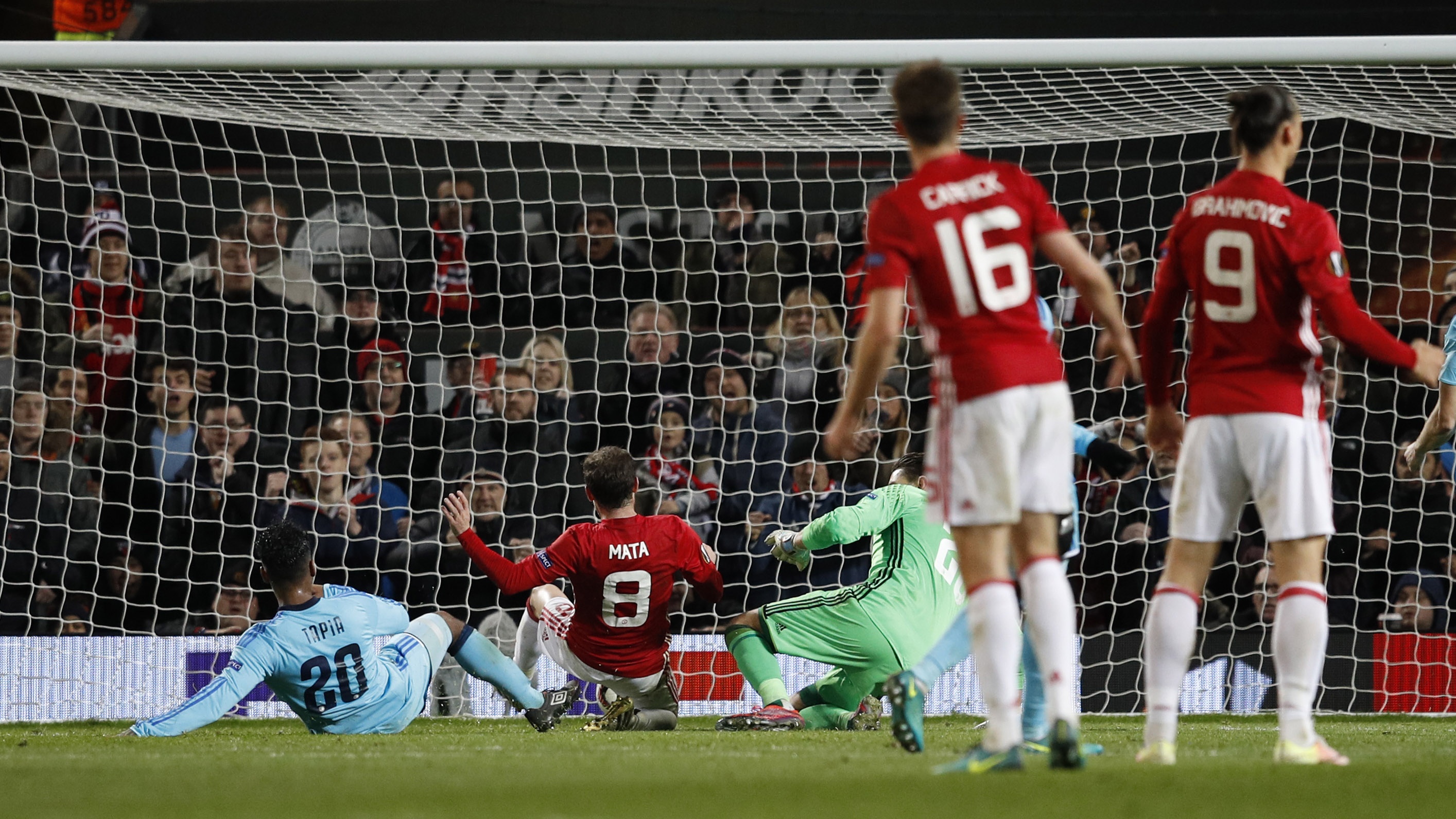 Rooney lap ky luc ghi ban cho MU anh 6