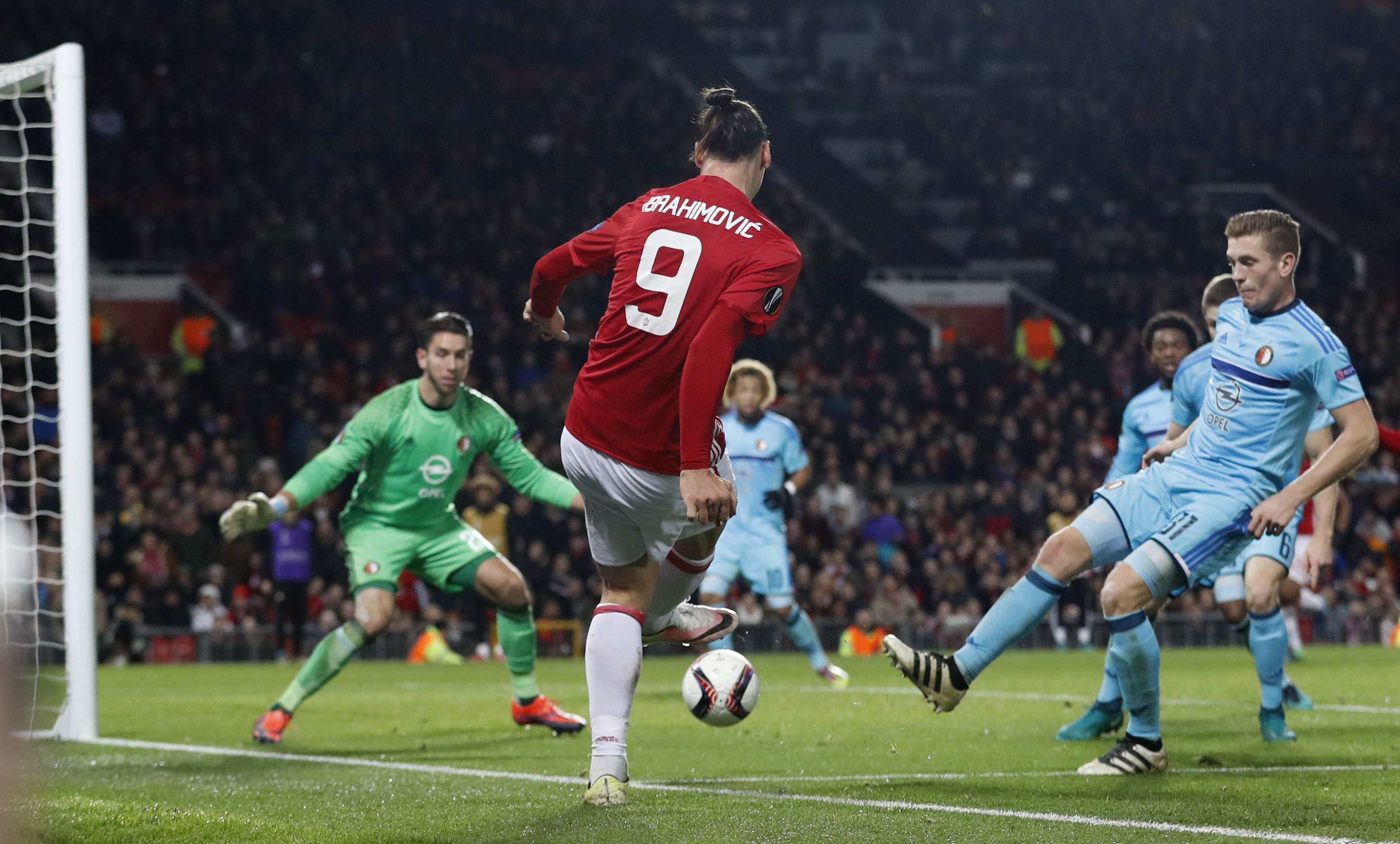 Rooney lap ky luc ghi ban cho MU anh 9