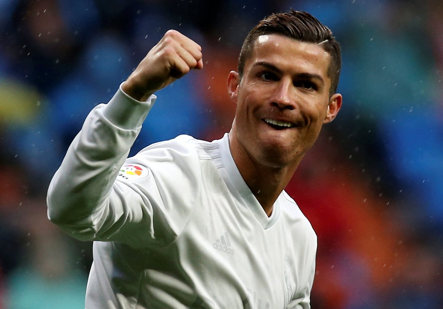 Ronaldo lap cu dup, Real xay chac ngoi dau hinh anh