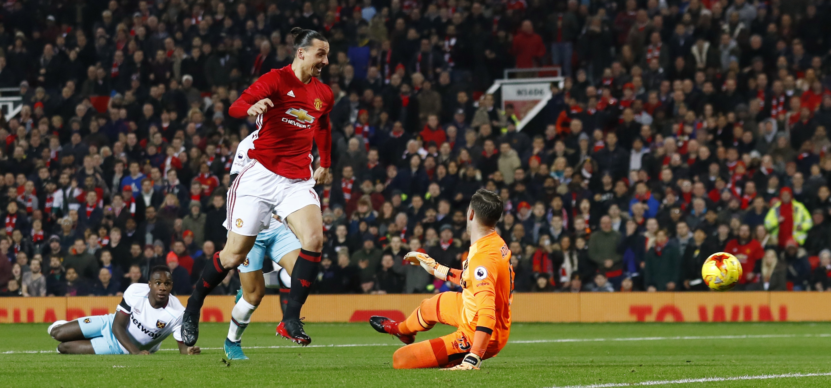 Thang West Ham,  MU vao ban ket cup lien doan anh 4