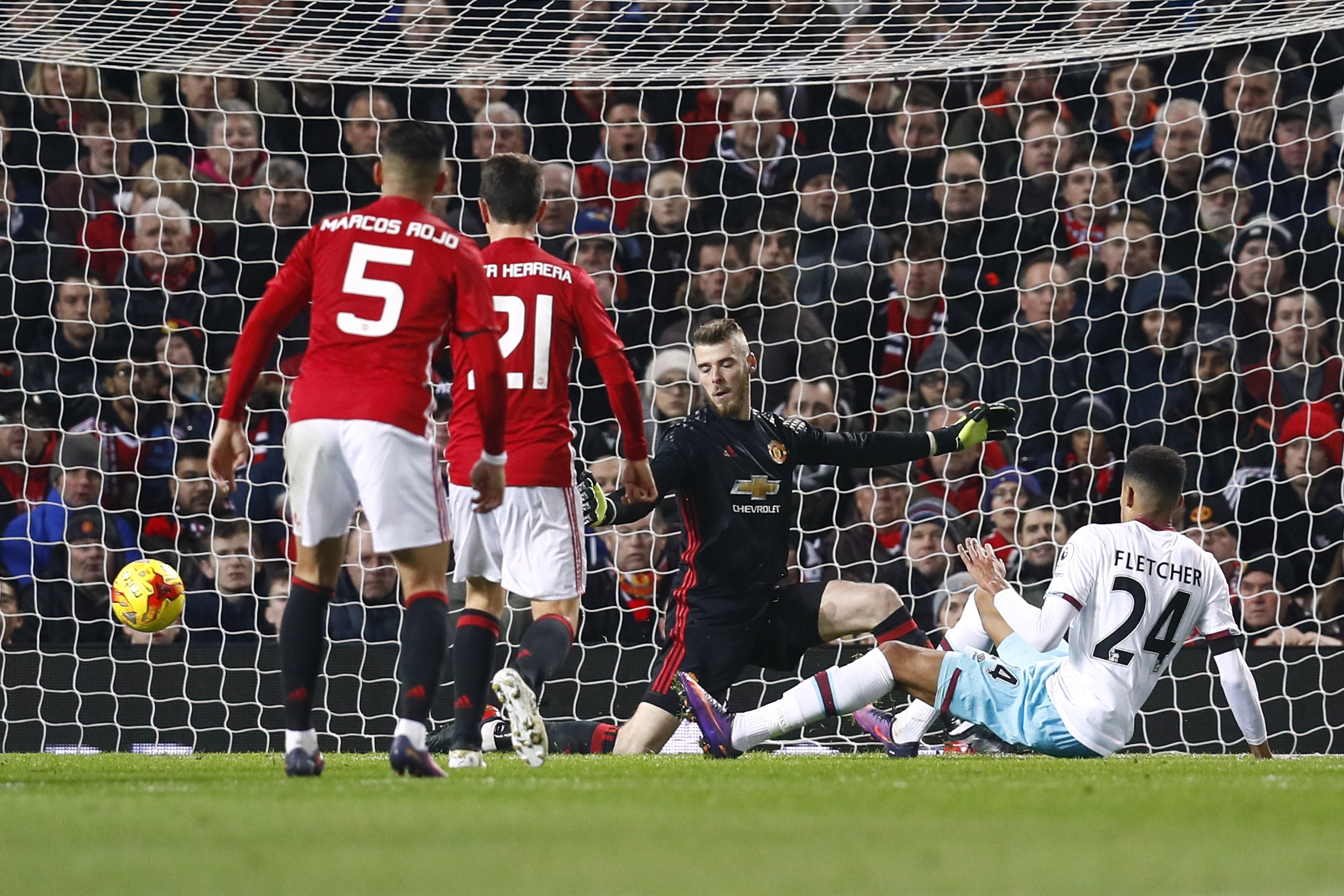 Thang West Ham,  MU vao ban ket cup lien doan anh 8