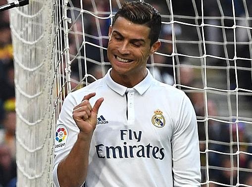 Ronaldo an mung doc dao sau khi cam hoa Barca hinh anh