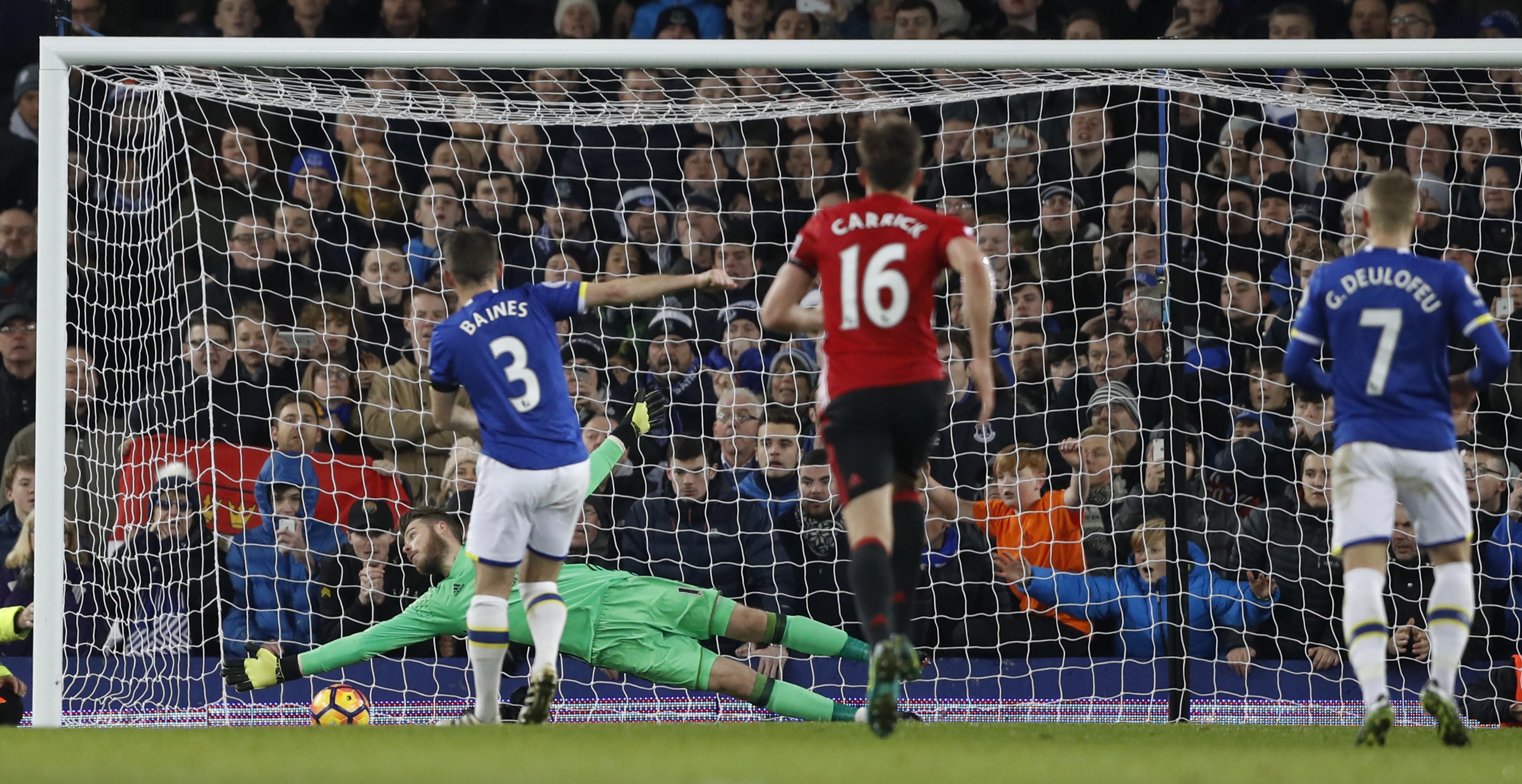 MU co the mat Ibrahimovic anh 12