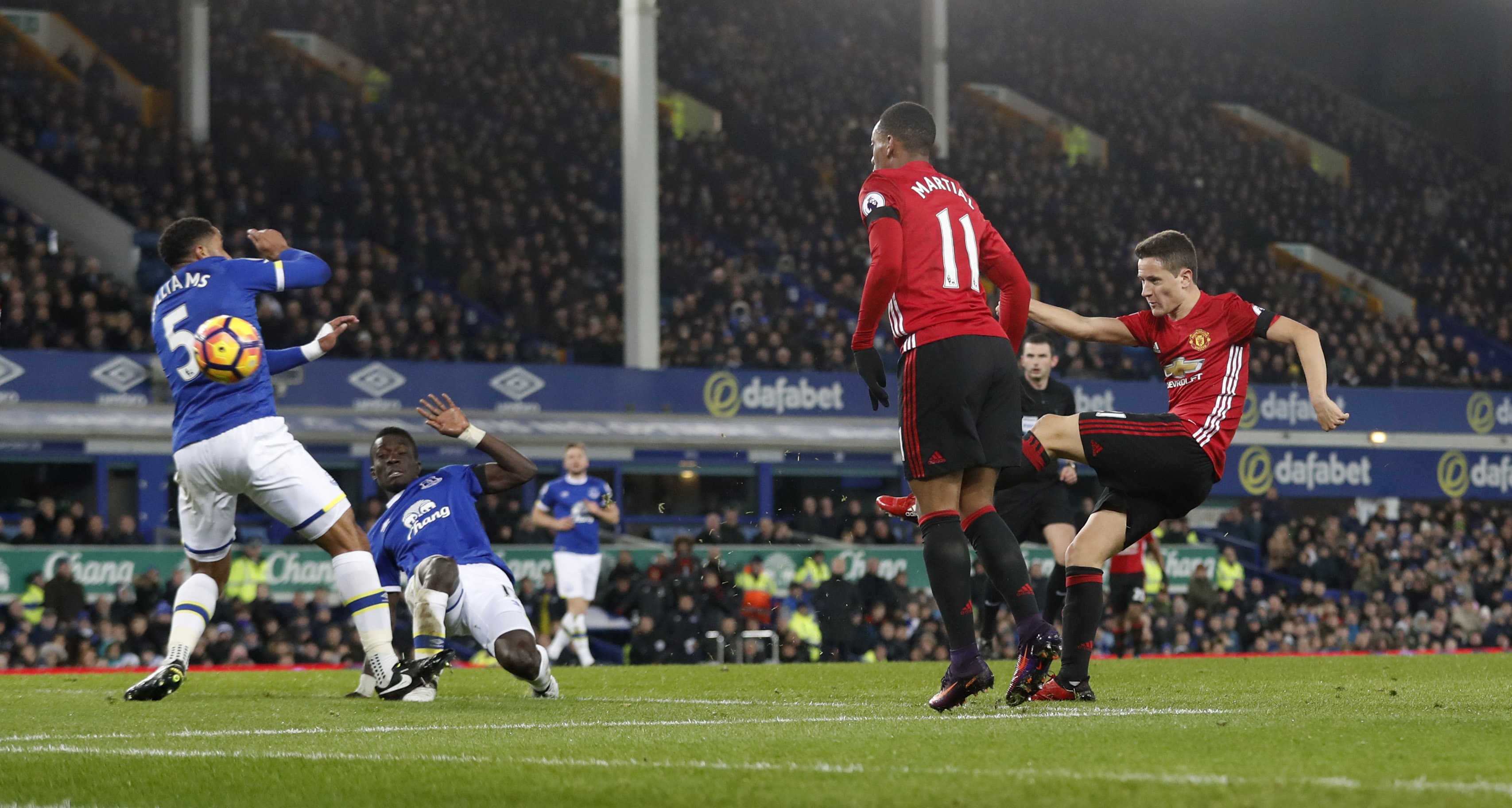 MU co the mat Ibrahimovic anh 9