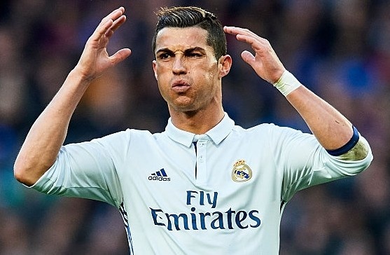 Ronaldo nhan an phat gap 3 Messi neu thuc su tron thue hinh anh