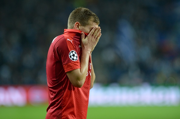 leicester thua tran dau tien o cup C1 anh 10