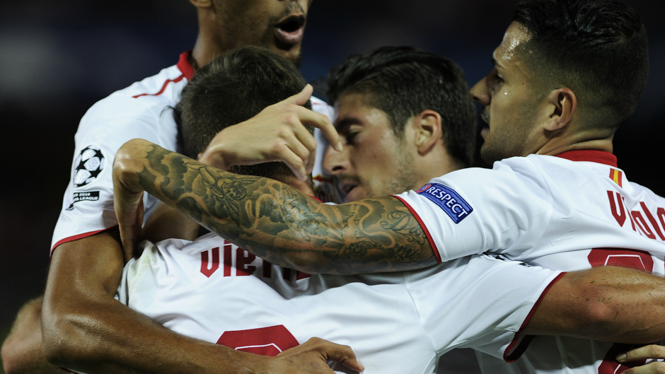 arsenal gap kho o cup C1 anh 17