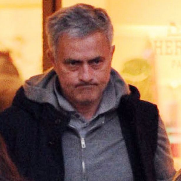 mourinho đi mua sắm cùng con gái ảnh 4 mourinho di mua sam cung con gai anh 4