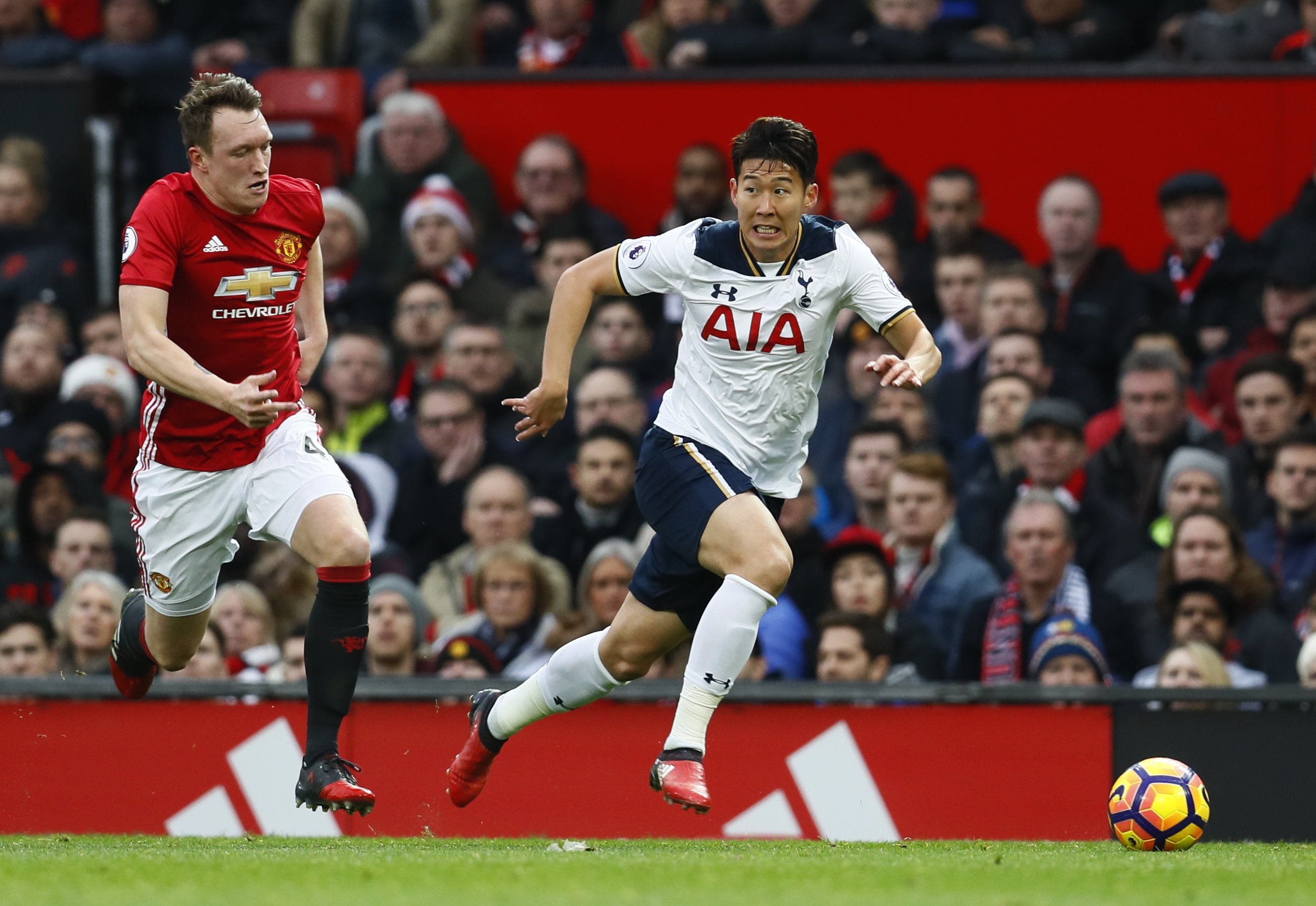 mkhitaryan di vao lich su giai Ngoai hang anh 4