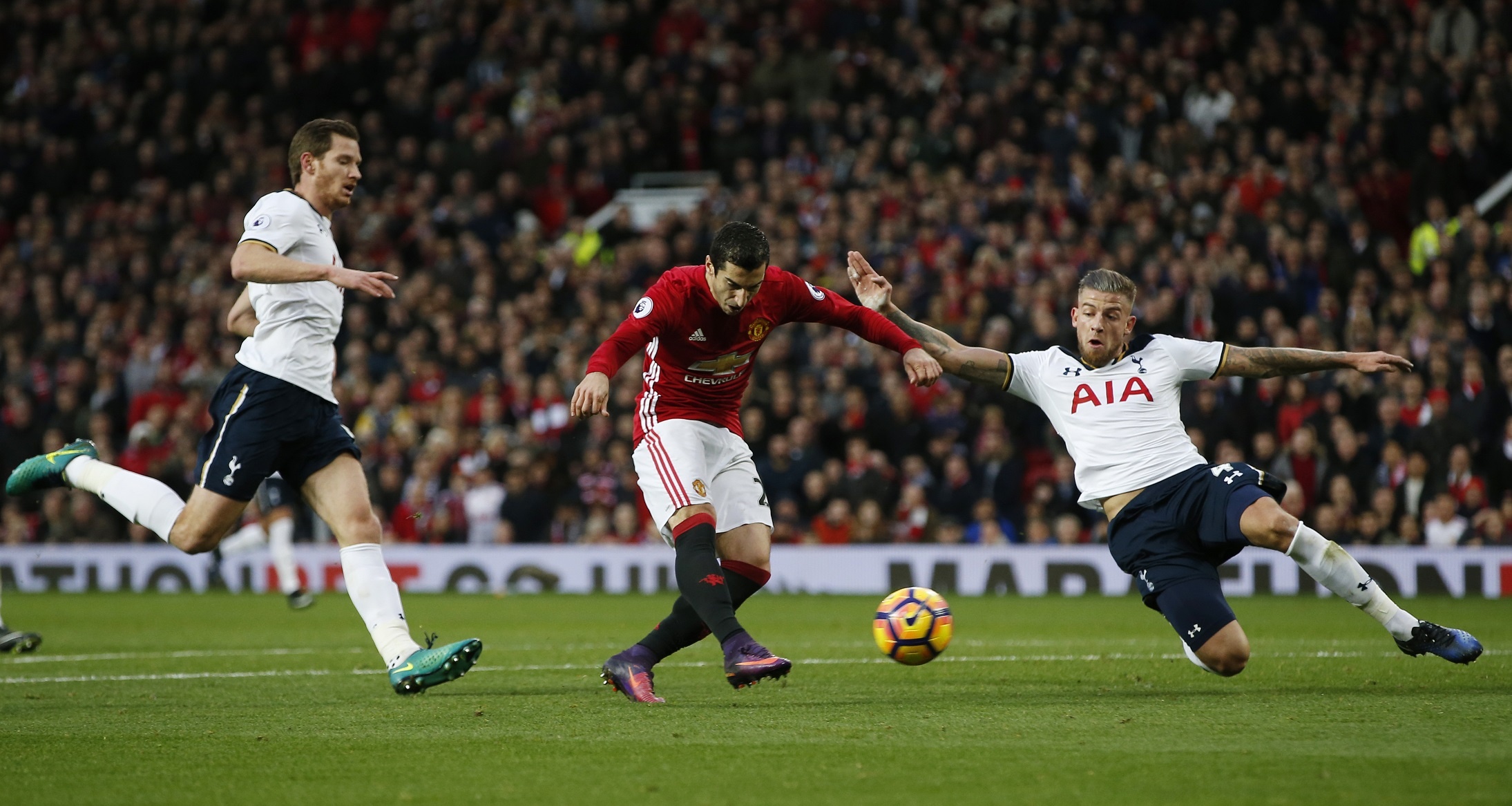 mkhitaryan di vao lich su giai Ngoai hang anh 6