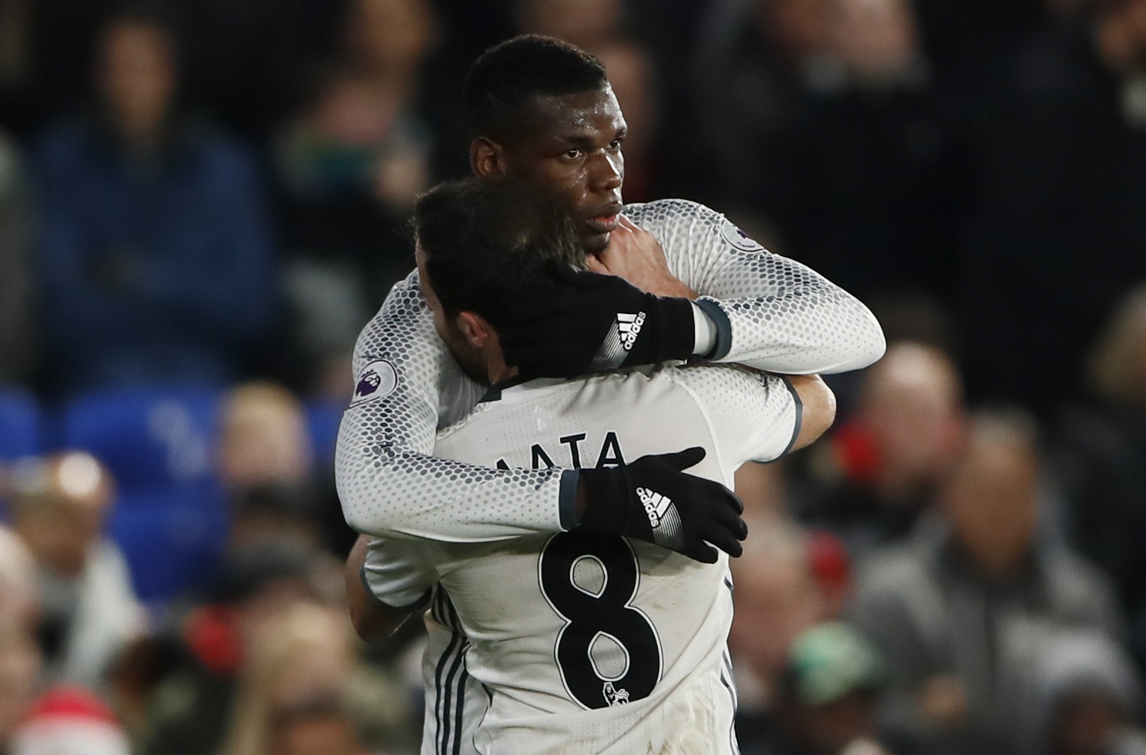 Ibra ghi ban giup MU thang Crystal Palace 2-1 anh 7