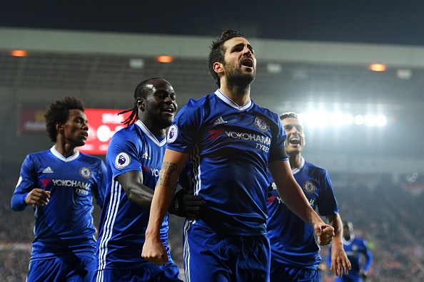Fabregas toa sang giup Chelsea bo xa Arsenal 6 diem hinh anh