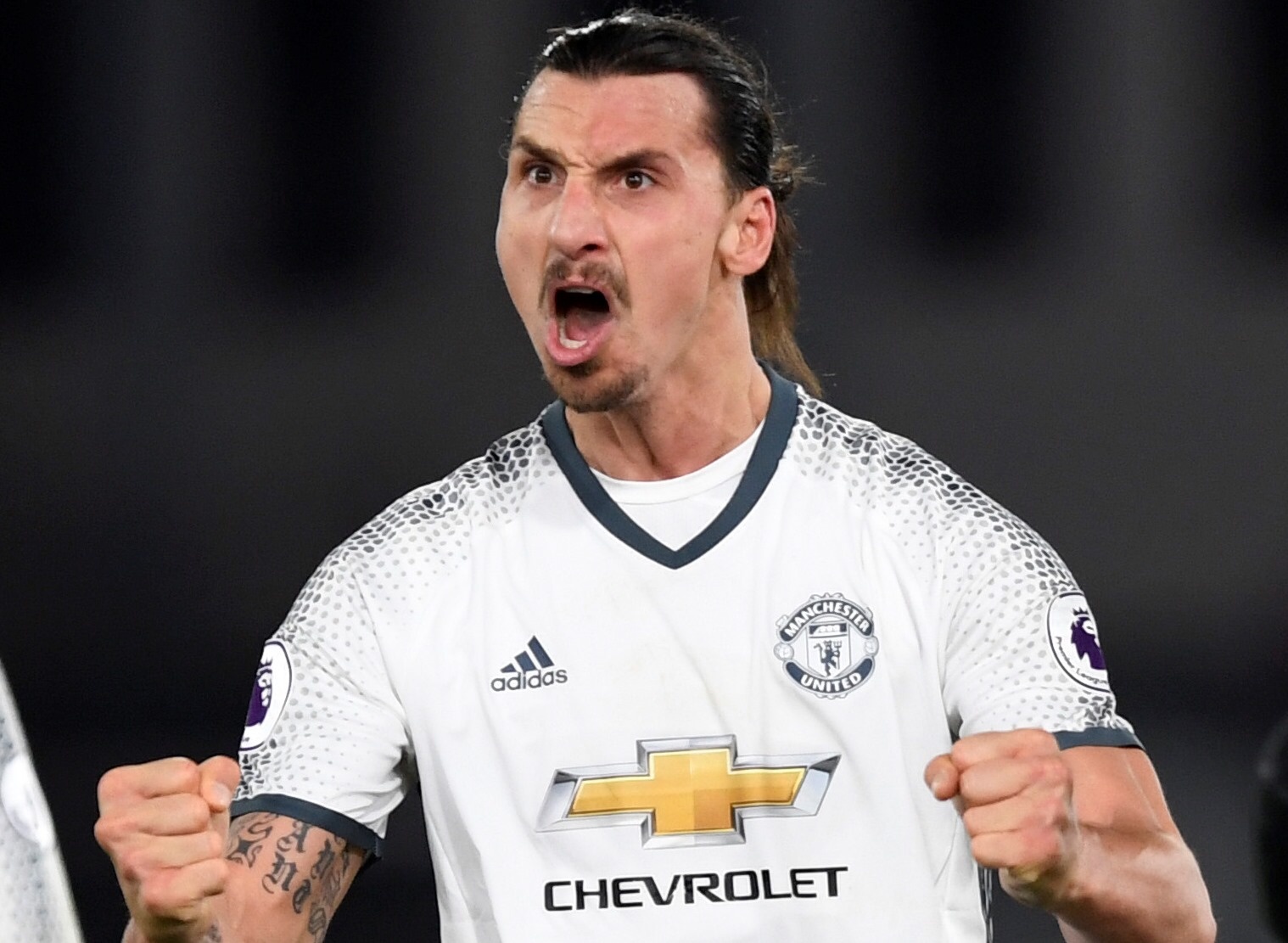Ibra ghi ban dang cap, MU nhoc nhan vuot ai Crystal Palace hinh anh